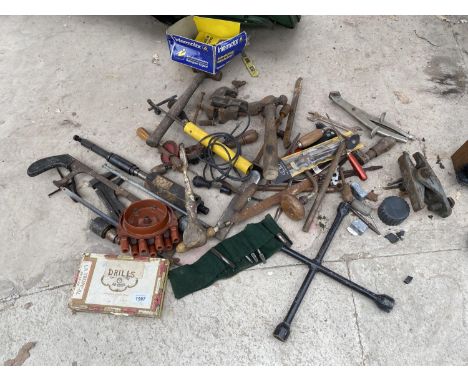 VARIOUS TOOLS - SCREWDRIVERS, CHISELS ETC 