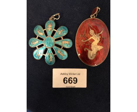 A SILVER MARKED BLUE ENAMELLED THAI PENDANT AND A RED ENAMEL PENDANT, APPROX TOTAL GROSS WEIGHT 25 GRAMS 
