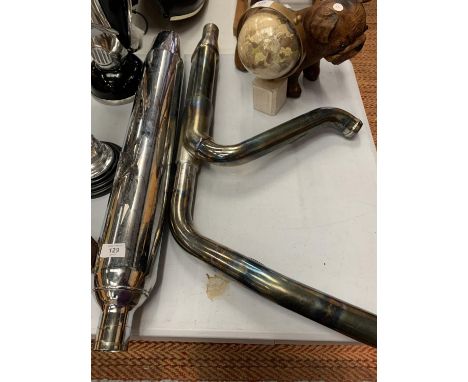 A HARLEY DAVIDSON CHROME FULL EXHAUST 