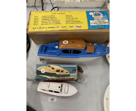 TWO VINTAGE CHILDRENS' TOY BOATS TO INCLUDE A TRIANG DERWENT CABIN CRUISER AND A CLYDE CLOCKWORK CABIN CRUISER 