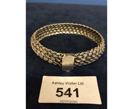 A MODERN SILVER MARKED BASKET WEAVE DESIGN BANGLE, APPROX TOTAL GROSS WEIGHT 26 GRAMS 