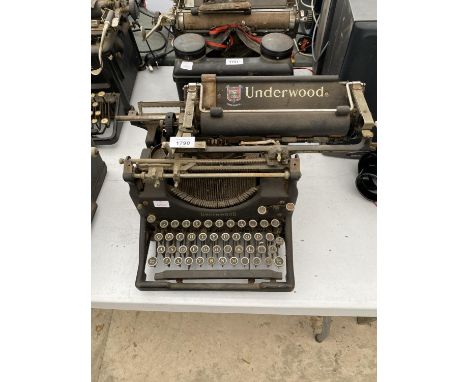 A VINTAGE UNDERWOOD TYPEWRITER 