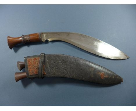 A KUKRI KNIFE WITH SCABBARD - 28 CM BLADE 