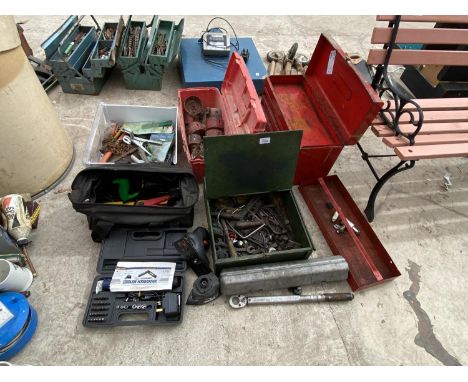 A LARGE QUANTITY OF TOOLS - TORQUE WRENCH, CORDLESS SCREWDRIVER, HOLE SAWS ETC 