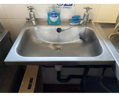 A SMALL STAINLESS STEEL SINGLE DRAINER SINK UNIT** BUYER TO COLLECT FROM WEST CHESHIRE WA7 3ED ** 