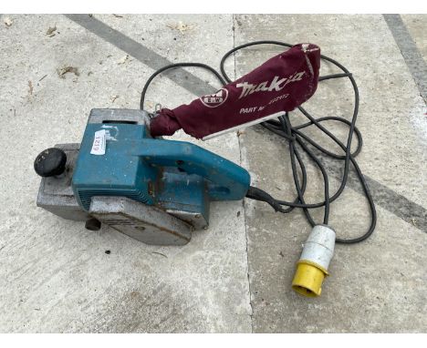A MAKITA 9401 110 VOLT BELT SANDER -  IN WORKING ORDER 
