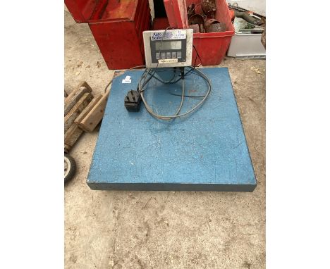 A SET OF 100 KILO ELECTRONIC SCALES 