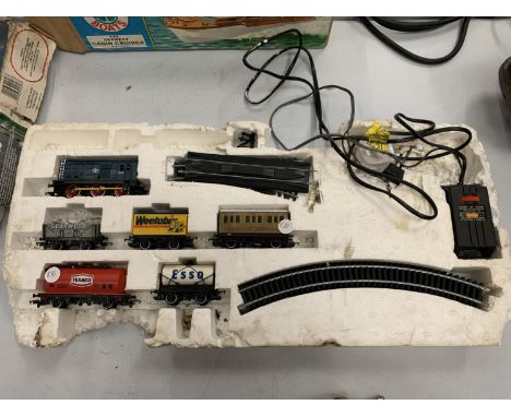 A HORNBY 08201 ENGINE TO INCLUDE FRIEGHT CARRIAGES (ONE WEETABIX), TRACK AND CONTROLLER UNIT 