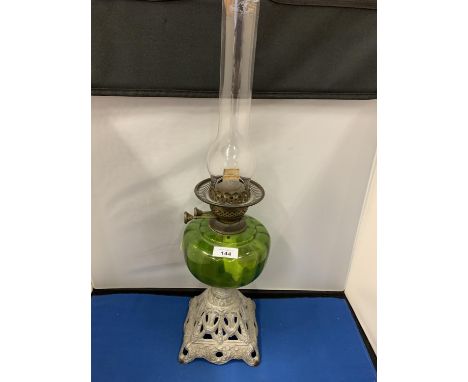 A VINTAGE OIL LAMP WITH GREEN GLASS RESERVOIR 