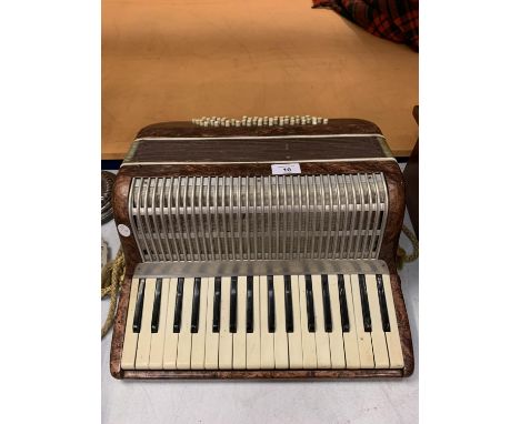A VINTAGE PIANO ACCORDION WITH 48 BASE BATTENS (A/F) 