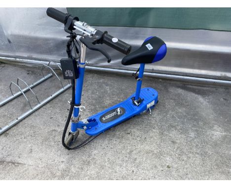 AN E-SCOOT ELECTRIC SCOOTER WITH CHARGER 