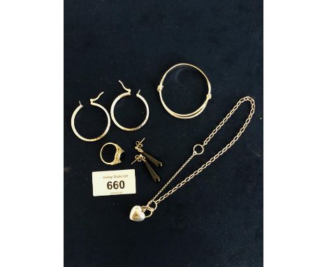 A SILVER LOT TO INCLUDE BABIES BANGLE, ONYX RING, HEART PADLOCK BRACELET ETC, APPROX TOTAL GROSS WEIGHT 22 GRAMS 