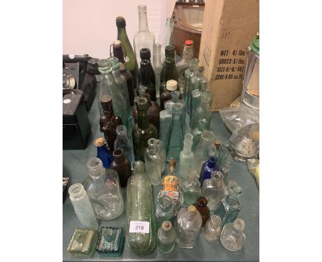 A LARGE COLLECTION OF VINTAGE BOTTLES 