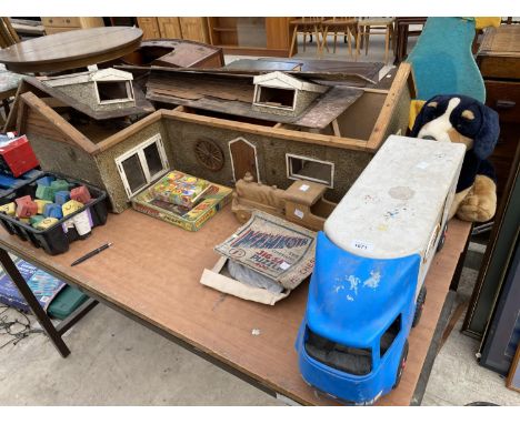 VARIOUS VINTAGE TOYS 