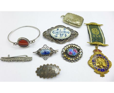 A silver Lincoln Cathedral brooch, lacking pin, four other brooches, an agate set bangle, a vesta and a lodge medal 