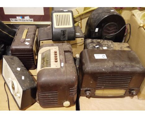 Collection of various vintage bakelite radios&nbsp;to include one labelled Minuet, one has a clock radio with a wind-up clock