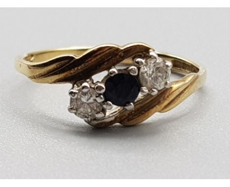 9ct gold blue &amp; white 3 stone ring, size N, 1.7g