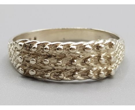 9ct white gold 3 row keeper ring, size W, 4g