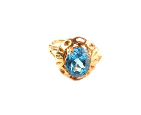 A 9ct gold blue topaz set ring, size M