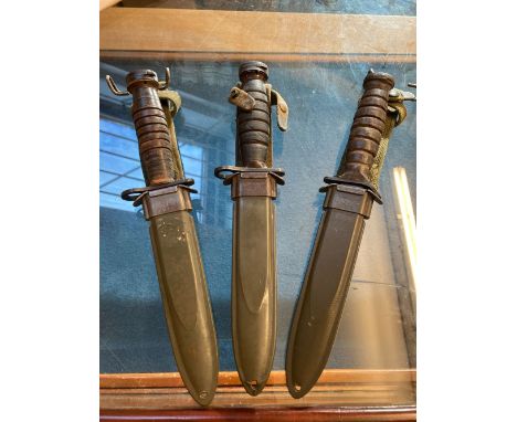 * Fighting Knife. A WWII American M4 KI fighting knife/bayonet, 17.2 cm blade, steel guard with muzzle ring stamped 'US M4 K.