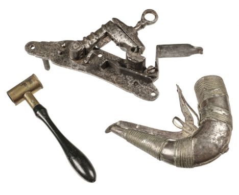 * Gun lock. An 18th century steel snaphaunce lock, stamped London (probably made for the Tower Armouries) and foliate scrolls