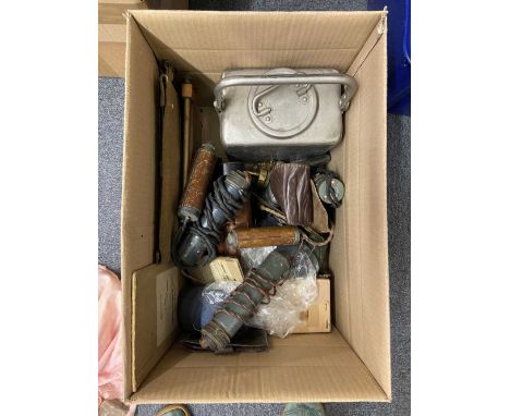 * WWI Sketch Board. A WWI period sketch board and rangefinder, the pine sketch board stamped 'Aston &amp; Mander Ltd Makers L