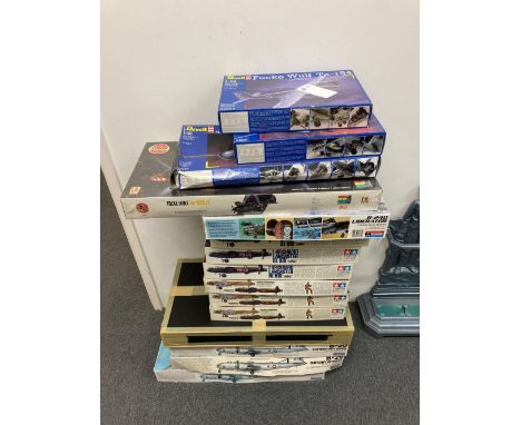 * Model Aircraft Kits. A collection of model aircraft kits as new and boxed, comprising Monogram B-29 1/48 scale (4), Monogra