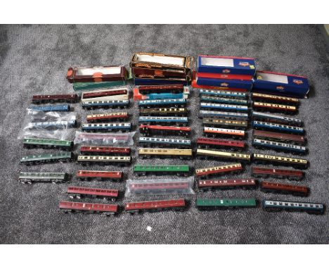 A collection of Bachmann, Hornby, Mainline and similar 00 gauge carriages, with empty boxes approx 45 carriages