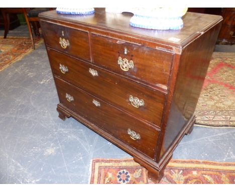 A GEORGIAN MAHOGANY SMALL CADDY TOP CHEST OF TWO SHORT AND TWO LONG DRAWERS.   77cms WIDE
