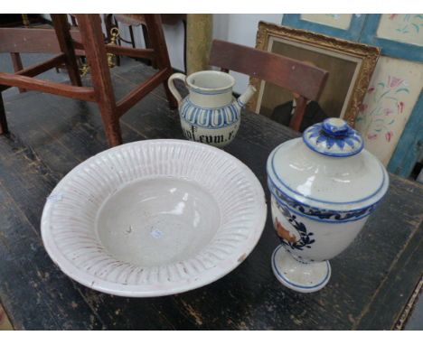 THRE ITEMS OF TIN GLAZE ITALIAN POTTERY TO INCLUDE TWO DRUG JARS AND A BASIN