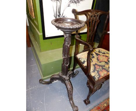 A 19TH.C.MAHOGANY CARVED TRIPOD STAND WITH DISH TOP.   91cms HIGH