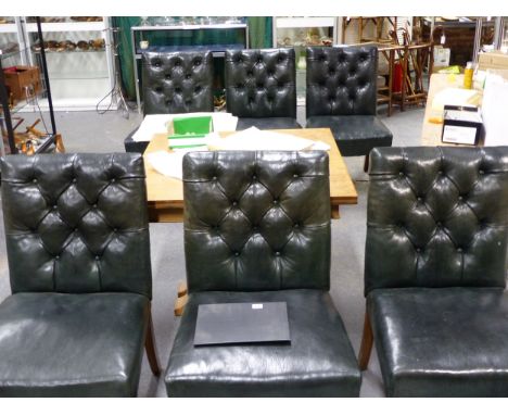 A SET OF EIGHTEEN GOOD QUALITY BESPOKE BUTTON BACK LEATHER UPHOLSTERED DINING CHAIRS