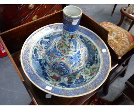 A CHINESE EXPORT BLUE AND WHITE FITZHUGH PATTERN BOTTLE FORM VASE AND BASIN, GILT HIGHLIGHTS WITH FAMILLE ROSE MOTIFS.