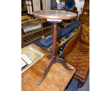 AN 18TH.C.SMALL OAK TRIPOD CANDLESTAND.   66cms HIGH.