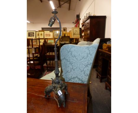 AN EARLY 20TH.C.TABLE LAMP THE BASE FORMED WITH THREE ELEPHANT FIGURES.   64cms HIGH OVERALL