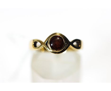 A 9 carat gold single stone garnet ring, finger size M, 3g gross