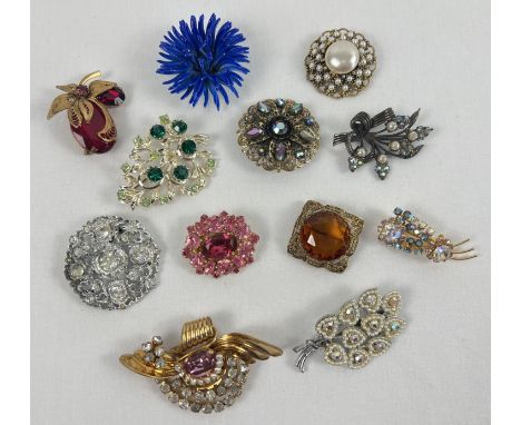 A collection of 12 vintage brooches, mostly stone set. To include floral, singular stone and circular design. 