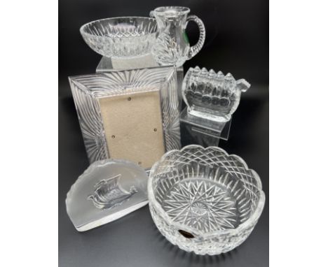 A collection of assorted lead crystal and glass items to include a signed Irish Waterford Crystal bowl, Stuart Crystal bowl a