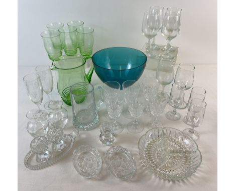 A box of assorted vintage clear &amp; coloured glass to include mid century green glass pitcher &amp; matching tumblers. Lot 