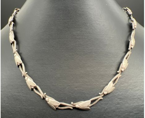 A 17 inch floral link silver necklace with lobster style clasp. Silver marks to clasp and back of first link. Total weight ap