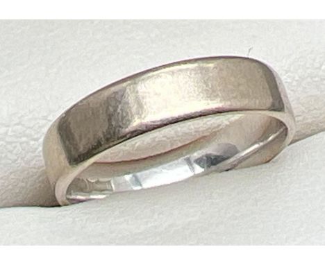 A vintage 9ct gold wedding band, ring size J½. Hallmarks to inside of band. Total weight approx. 2.5g. 