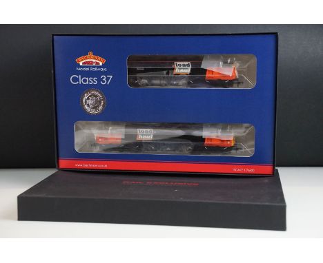 Boxed Bachmann OO gauge Rail Exclusive special edition 32-390Y Class 37/7 Heavyweights Nos 37713 &amp; 37884 in Loadhaul blac