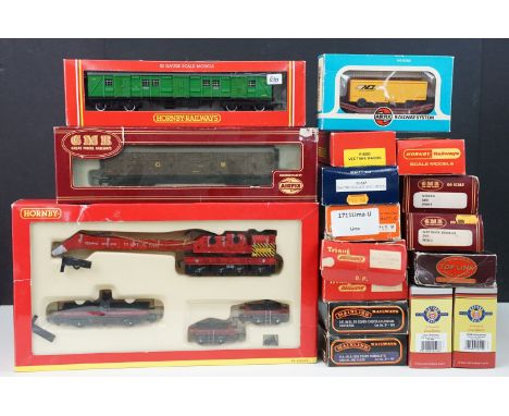 17 Boxed OO gauge items of rolling stock to include 7 x Hornby / Triang featuring Hornby R6104 75 Ton Operating Breakdown Cra