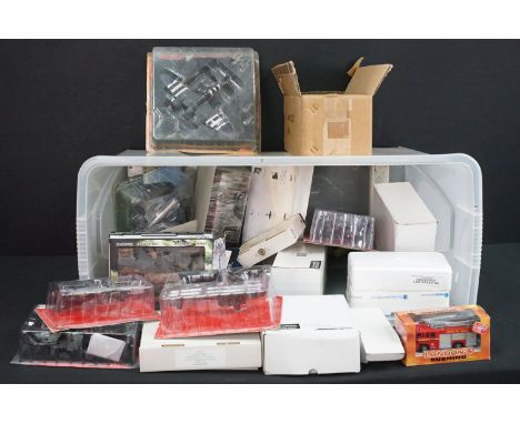 Collection of boxed &amp; carded diecast models featuring many planes, including The Hamilton Collection Amer, Shed Models, M