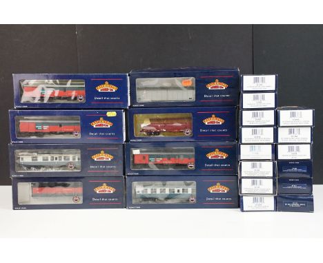 21 Boxed Bachmann OO gauge items of rolling stock to include 37-301 Intermodal Bogie Wagon with 45ft swap body containers Pow