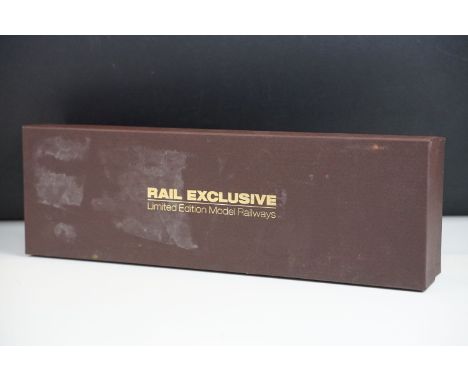 Boxed Bachmann OO gauge Rail Exclusive ltd edn No 20 32-753X Class 57/8 Diesel No 57604 Pendennis Castle GWR 175 green locomo