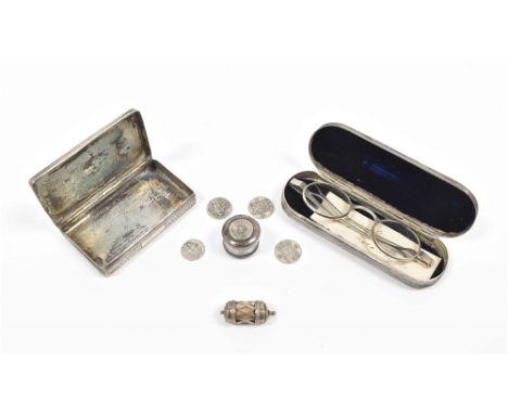 (1) Dutch ribbed silver glasses case w. silver folding glasses. Case 4.5 x 12.5 x 1.5 cm. (2) Snuff box w. fine engr. "J. Cro