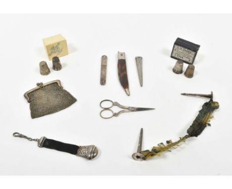 Incl. a.o. 4 sm. thimbles, sm. pair of scissors, sm. chain link coin purse, and a pocket knife w. silver dec. Mostly Dutch it