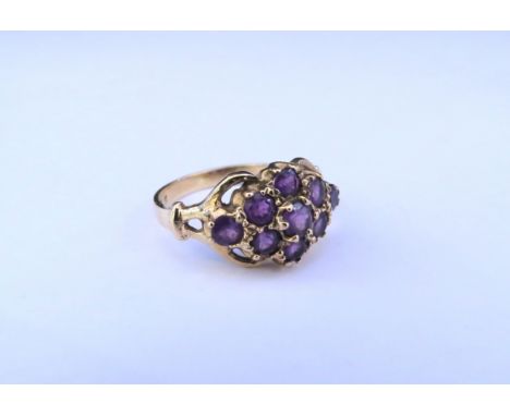 A 9ct gold amethyst cluster ring. Size L/M, 2.9g 