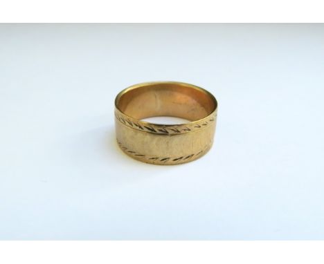 A 9ct gold band with engraved decoration. Size Q/R, 4.8g 